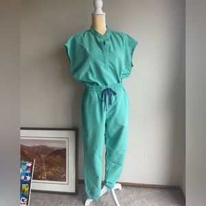 Figs Surgical Green Scrub Set - L Rafaela Top, M High Waisted Uman Jogger